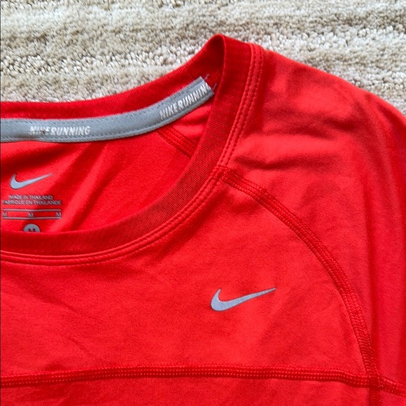Nike Miller Women’s Long Sleeve Running Red Top Size Medium - Picture 7 of 14